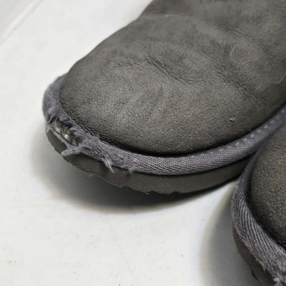 UGG Kids Classic II Short Cuff Boots 1017703K Gray Sheepskin Big Kids Sz 6
